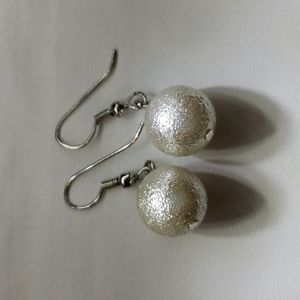 Shimmering white earrings